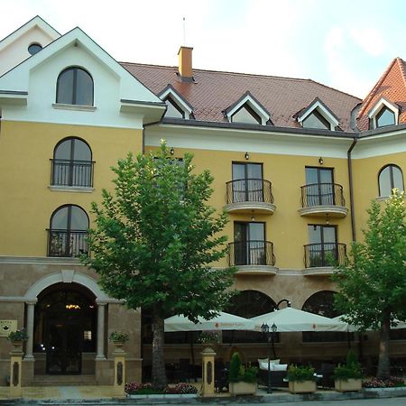 Hotel Chinar Hisarya Eksteriør billede